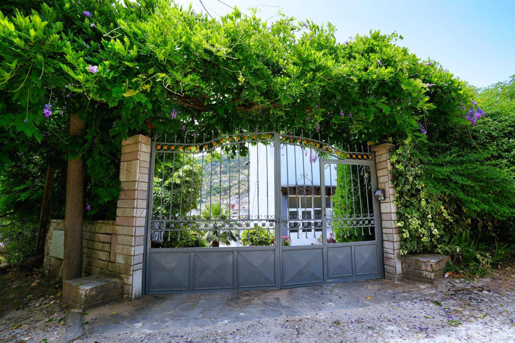 Gjirokastër Vila Banushi מראה חיצוני תמונה